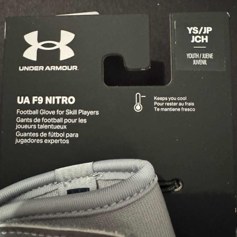 Under Armour F9 Nitro Football Gloves. Youth Small. Glue Grip. Gray. NWT - Picture 2 of 5